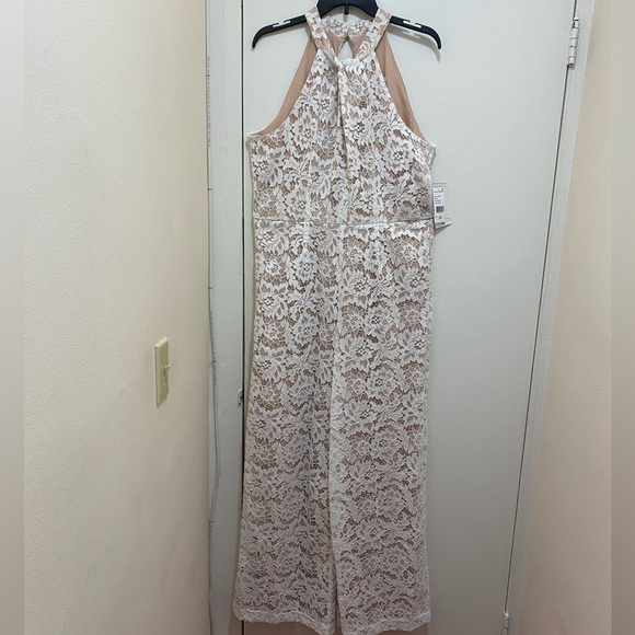NWT Julia Jordan Knot Neck Halter Lace Ivory / Nude Jumpsuit Size 14. - Picture 5 of 15
